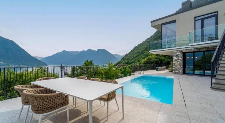 Villa with pool — photo 3