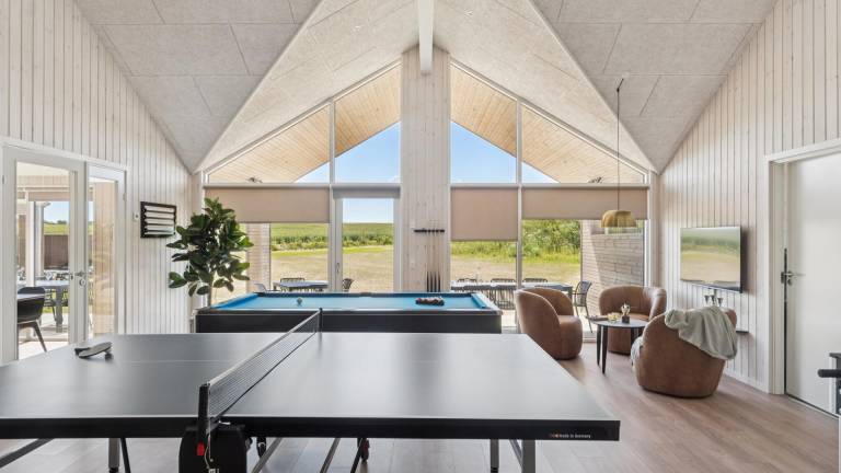 Child-friendly vacation home with barbeque, private pool & patio | Pet-friendly — photo 4