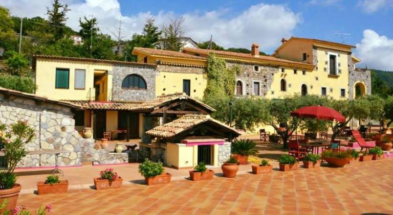 House with patio, BBQ & garden in Cosenza