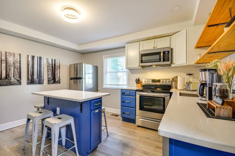 Vibrant Home 2 Mi to Dtwn & Wake Forest University — photo 2