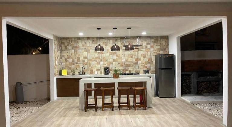 Nice serviced apartment with yard, private pool & patio | Suitable for remote work | Dogs allowed — photo 4