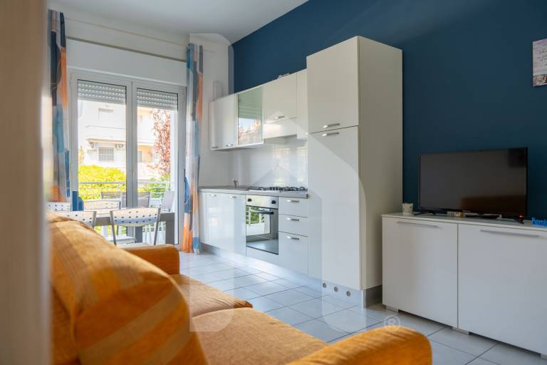 Holiday apartment with yard, terrace & pool | Beach view — photo 4