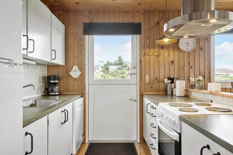 Vacation home with terrace, garden & sauna — photo 4