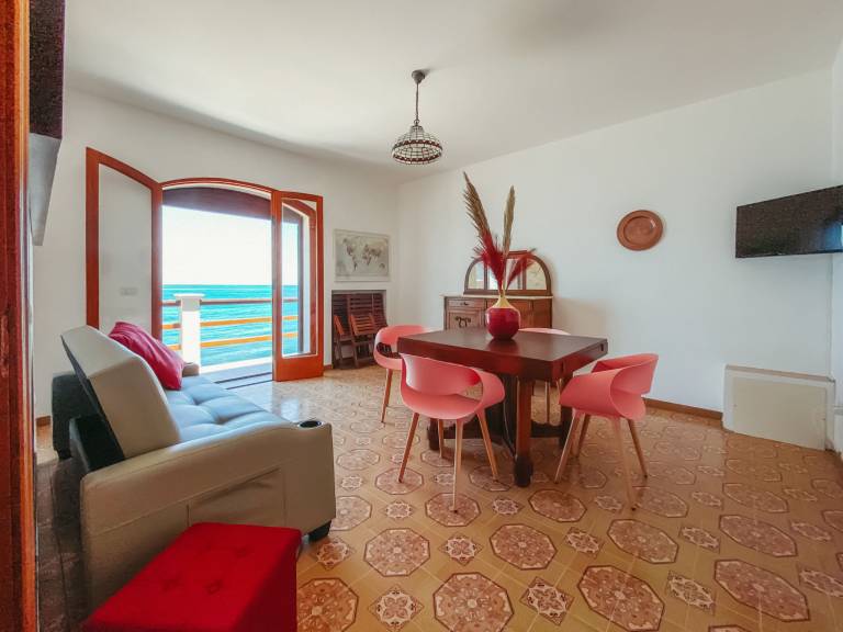 Fully equipped beautiful rental apartment with BBQ & yard | Sea view | Pets are welcome — photo 3