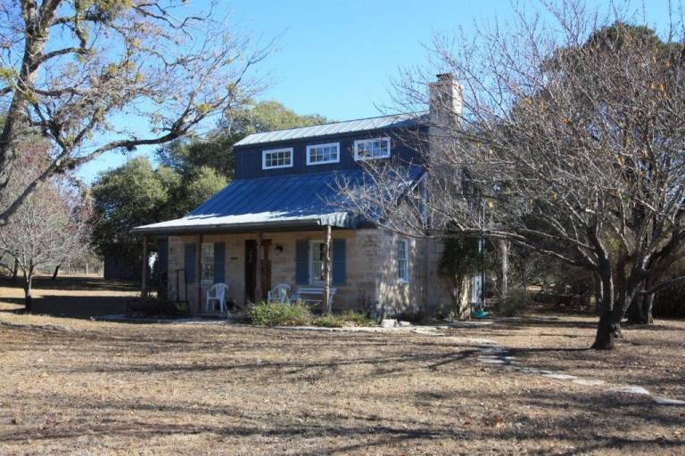 A vacation home in Luckenbach, town of three residents! - HomeToGo