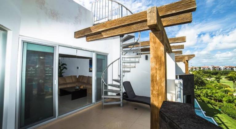 Apartment with pool — photo 5
