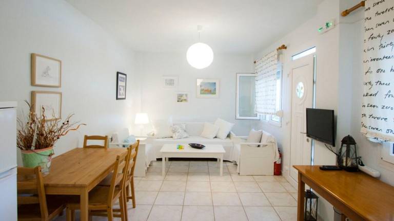 Holiday apartment with garden — photo 2