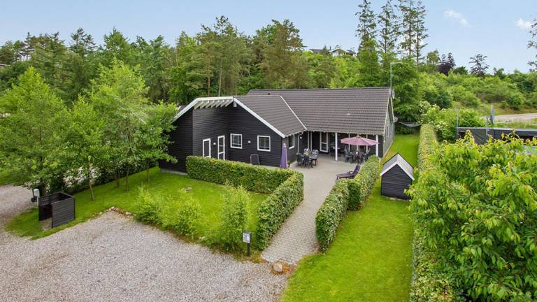 Vacation home with barbeque, sauna & yard — photo 2