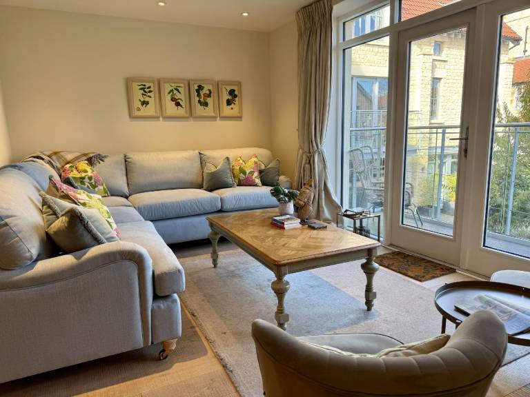 Holiday apartment with patio | Close to Roman Baths | Good for workation in Bath