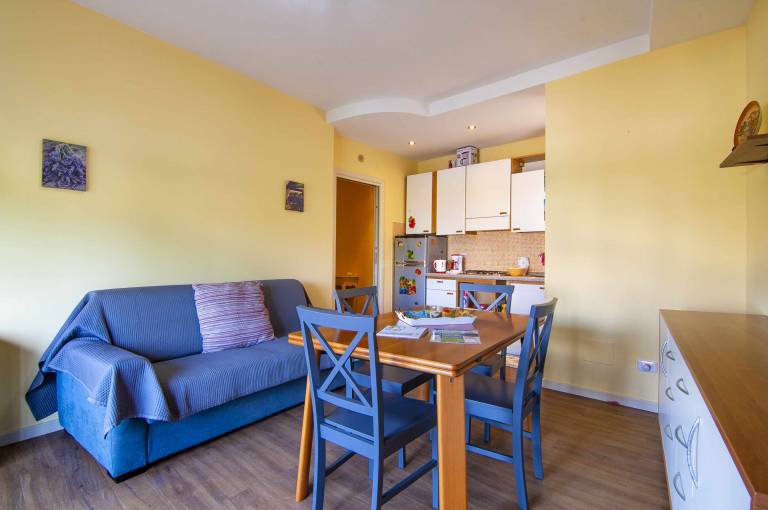 Rental apartment with yard & terrace | Lake view — photo 2