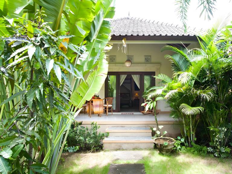 Family-oriented charming bungalow with garden, pool & patio | Dogs allowed — photo 4