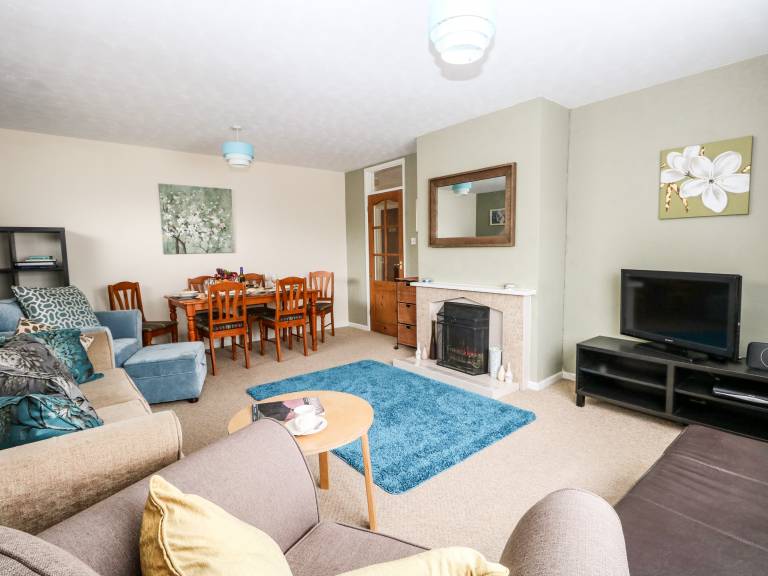 Cottage with garden | Beach view — photo 2