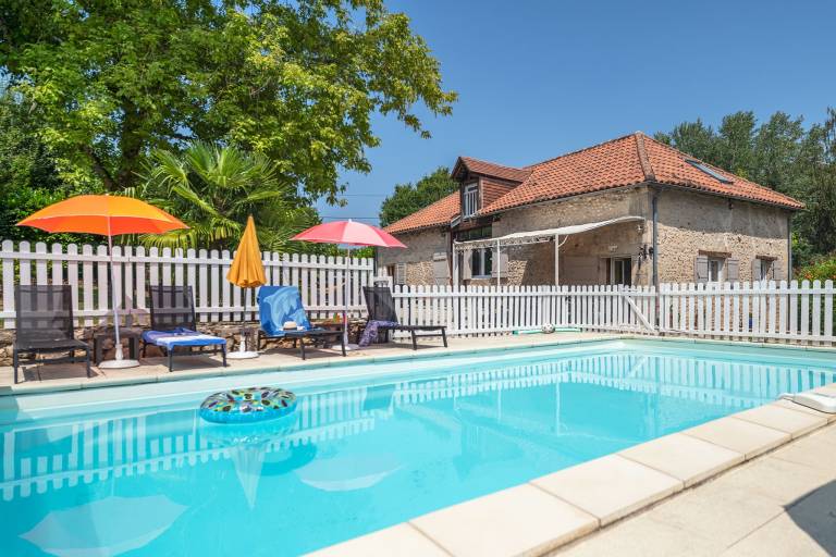 La Jandrine – Charming House with Private Heated Pool and Large Enclosed Garden — photo 3