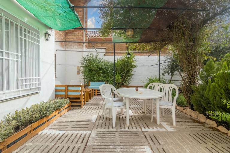 Vacation home with terrace, barbeque & private pool | Garden view in Lleida