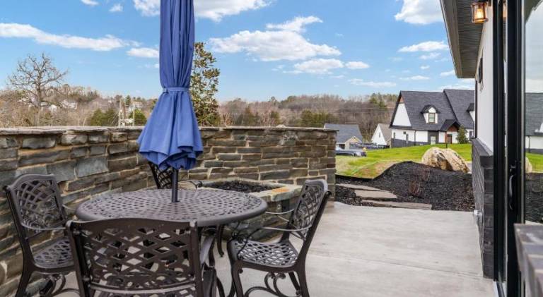 3 King Bd with Hot Tub & Minutes to Dollywood! — photo 4