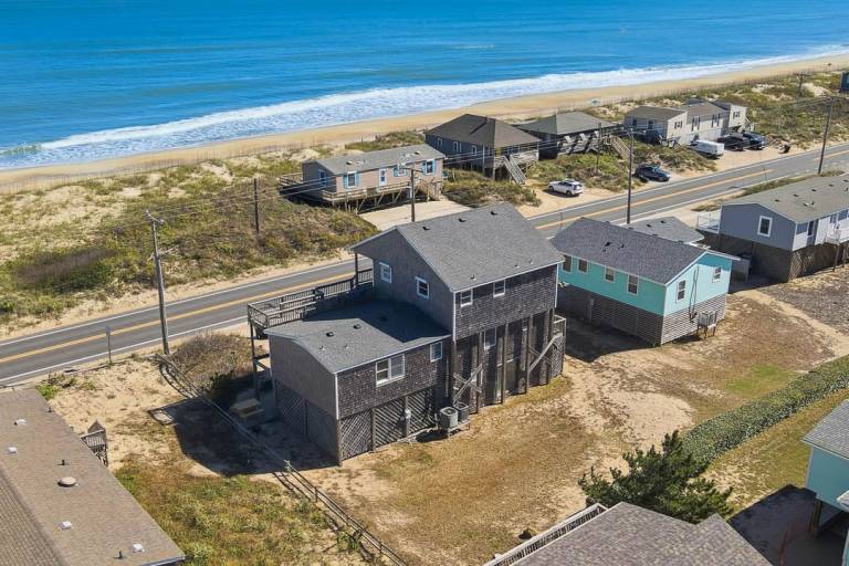 House with barbecue in Outer Banks, NC