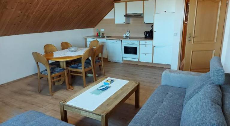 Holiday apartment with yard & patio — photo 2
