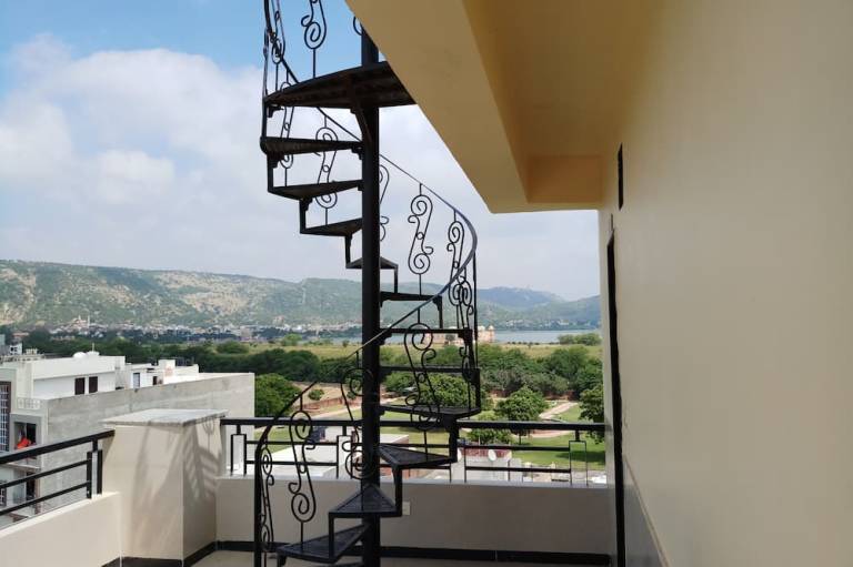 Royal View Hotel