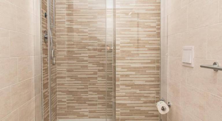 Serviced apartment with yard, patio & pool | Pets are welcome — photo 2