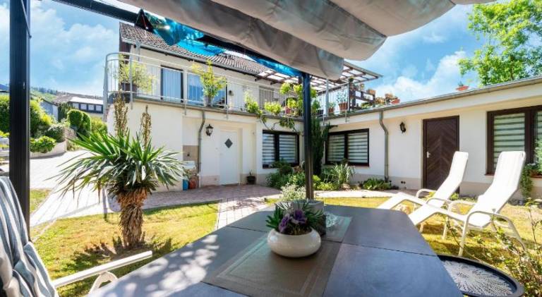 Holiday apartment with terrace, garden & barbecue — photo 2
