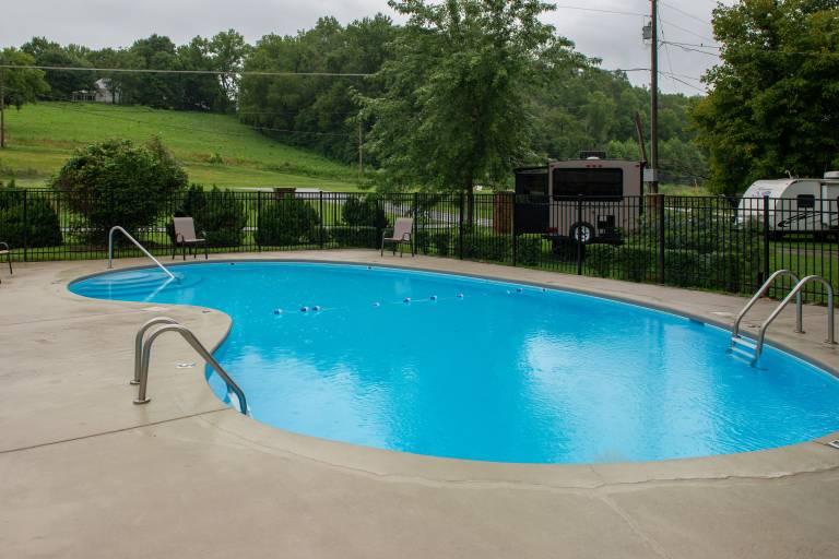 Pool + Riverfront! Couples Retreat in Smoky Mtns — photo 2