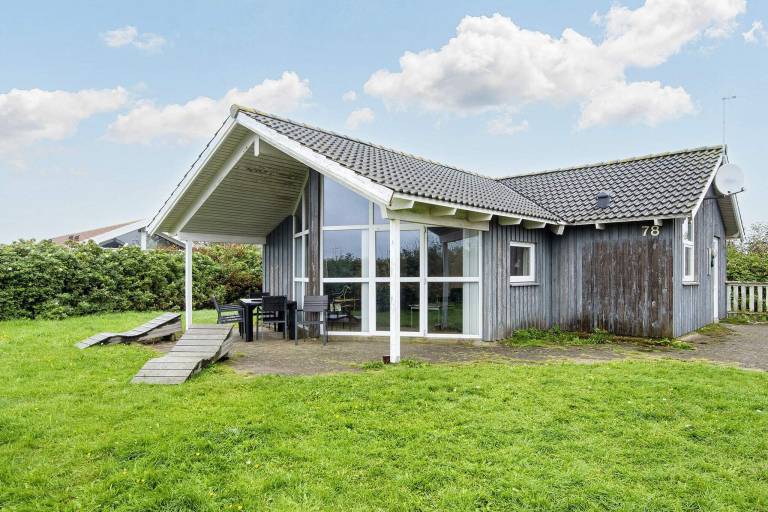 Fully equipped house with sauna, jacuzzi & patio | Dogs allowed in Harboore