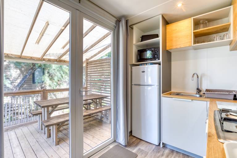 Family-oriented mobile home with terrace, hot tub & heated pool | Close to the beach | Pets allowed — photo 5