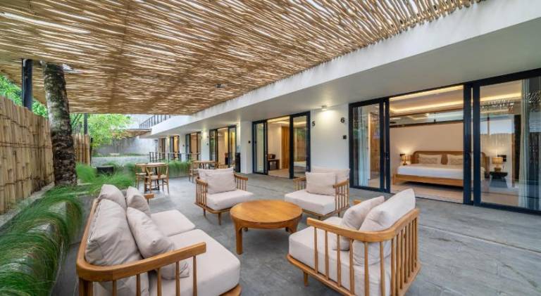 Family-oriented apartment with pool, terrace & yard | Perfect for remote work | Pets are welcome — photo 2