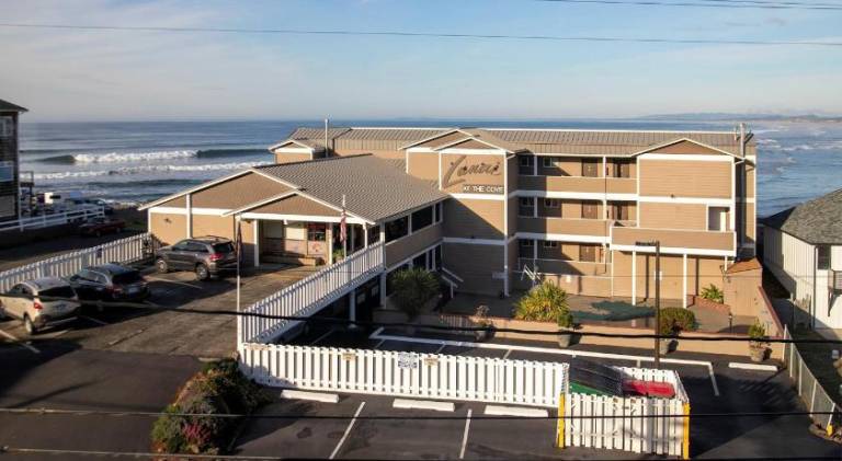 Serviced apartment with pool & yard | Close to the beach | Pets allowed in Seaside, OR
