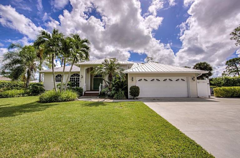 Children-friendly vacation home with garden, private pool & barbeque | Garden view | Pets allowed — photo 2