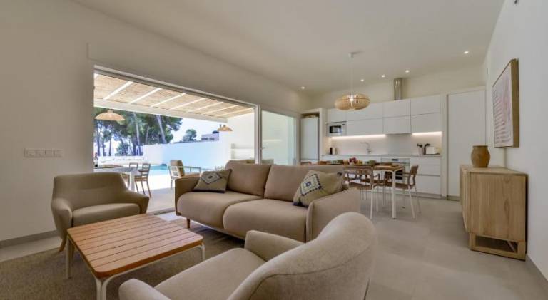 Villa with pool — photo 4