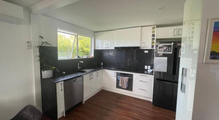 Cosy room in west auckland — photo 3