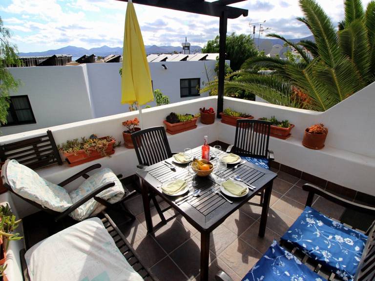 Holiday apartment with patio, hot tub & garden — photo 4