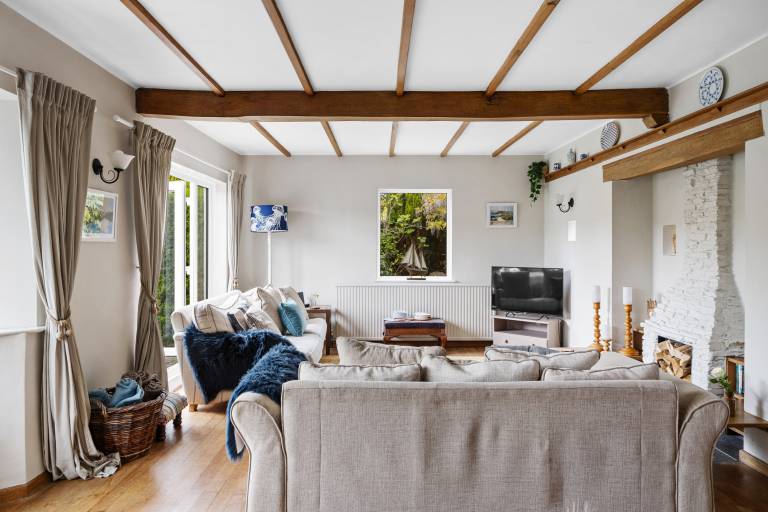Cottage with yard | Beach view — photo 4