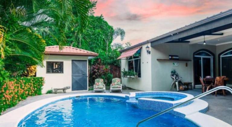 Villa with pool in Puntarenas