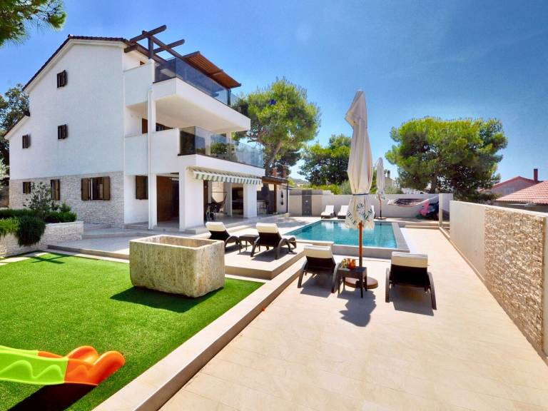 House with garden, terrace & private pool | Pets allowed — photo 3