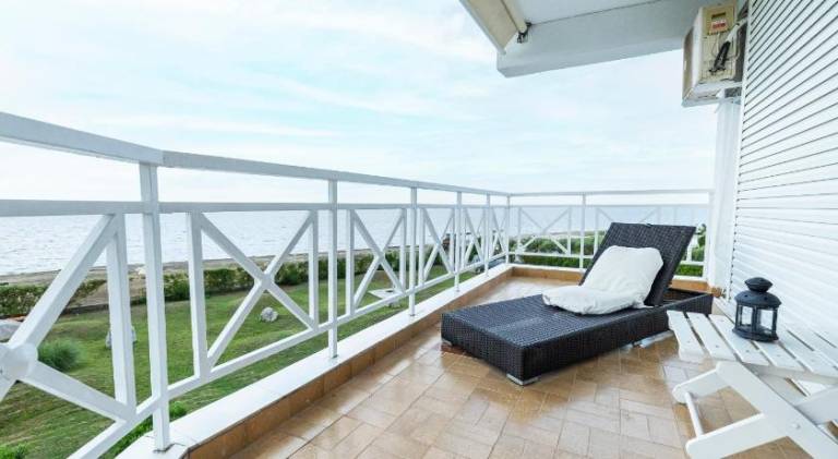 Fully equipped ample vacation home with terrace & garden | Perfect for remote work | Pets are welcome in Sithonia