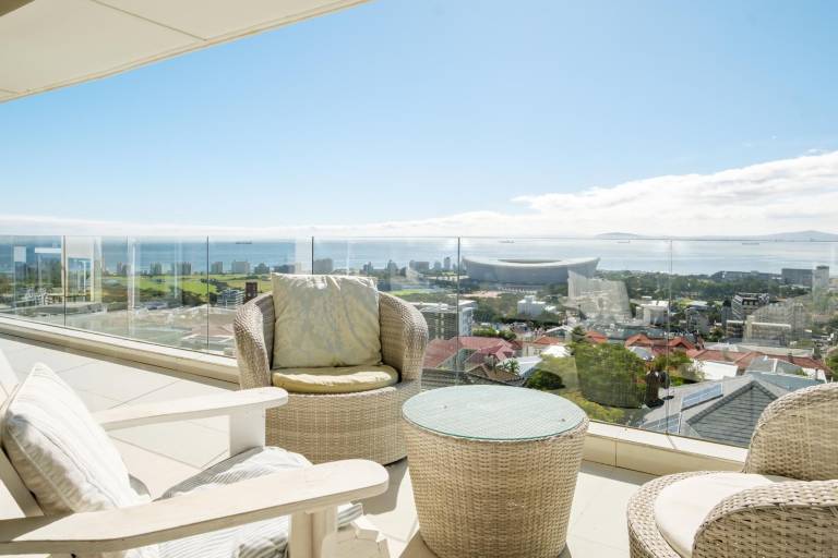 Spacious 3Bed Apt Overlooking Cape Town Panova