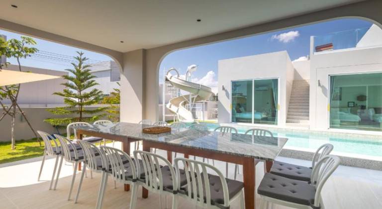 Charming villa with jacuzzi, patio & private pool | Pets allowed — photo 2