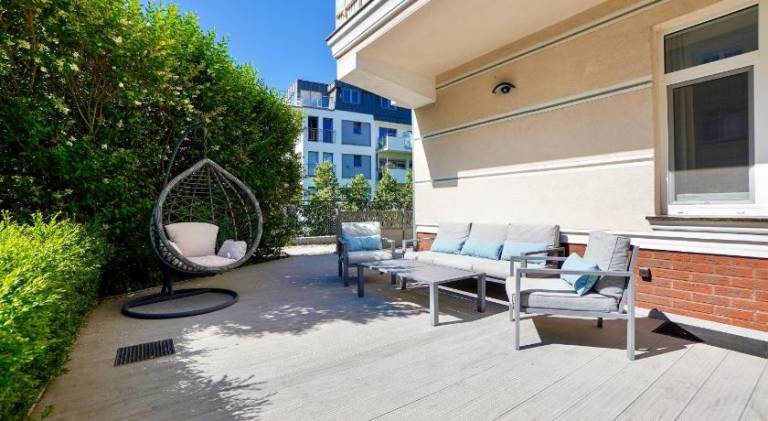 Apartment with yard — photo 4