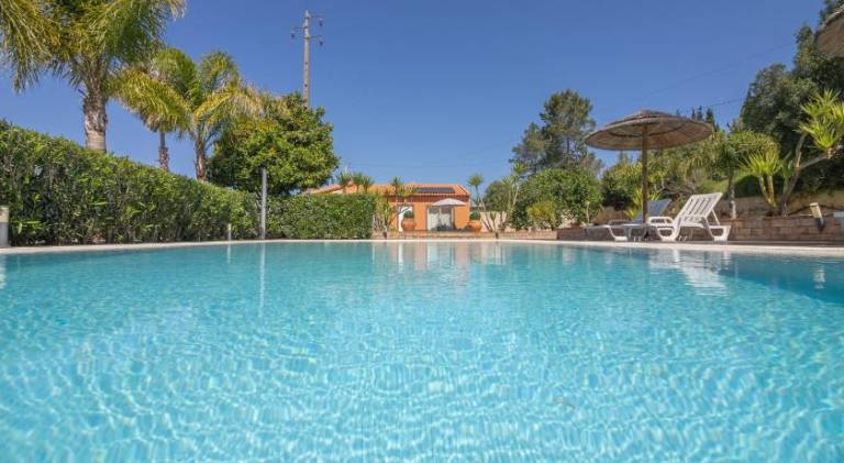 Lovely vacation home with patio, yard & private pool | Pets are welcome in Lagos