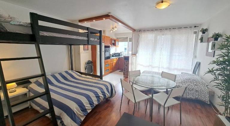 Rental apartment with 1 room for 6 persons in Venissieux