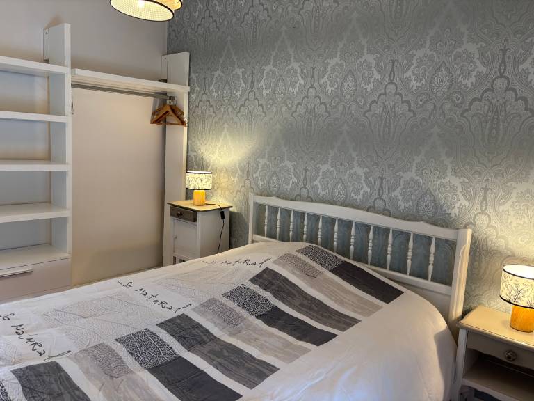 Vacation home with terrace & grill in Pontivy