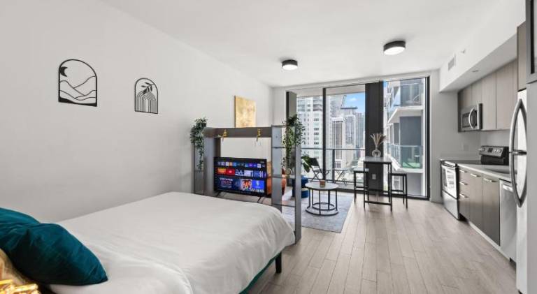 Breezy Stays Luxury Residences - near Kaseya Center — photo 3