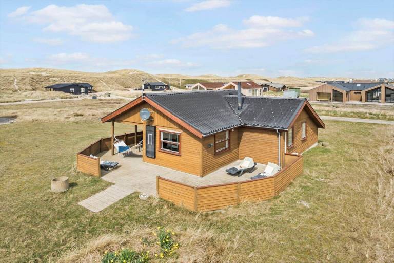 Vacation home with patio & BBQ in Harboore