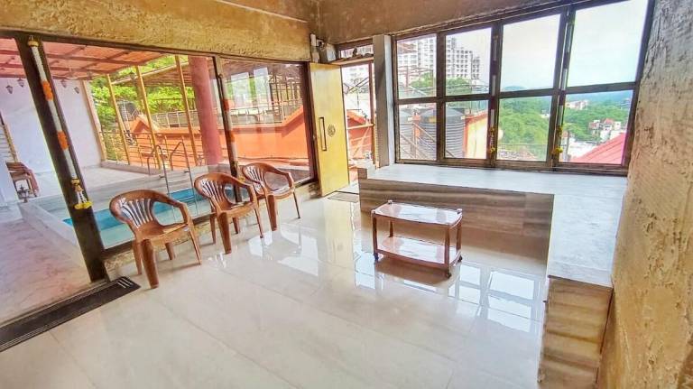 Villa with pool — photo 4
