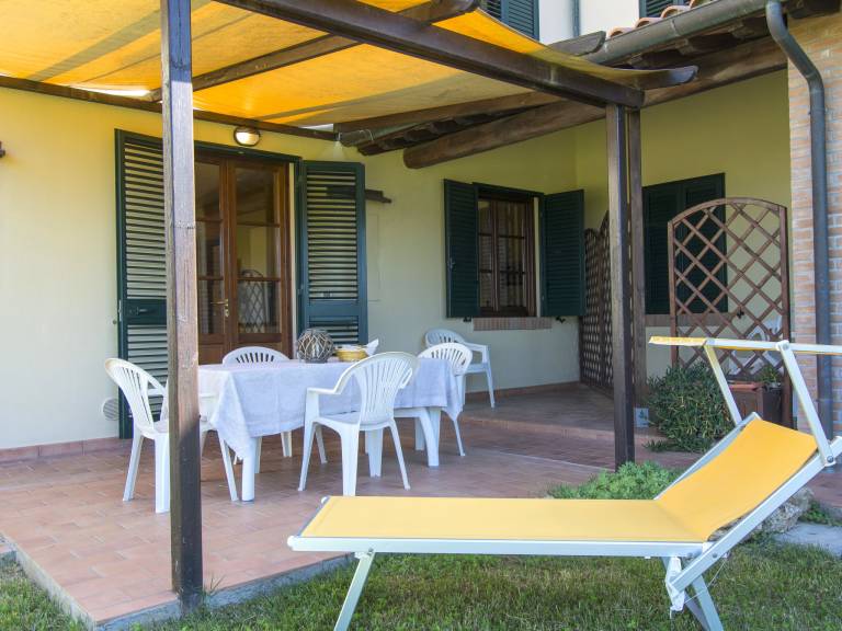 Apartment with pool, yard & barbeque | Pets are welcome — photo 5