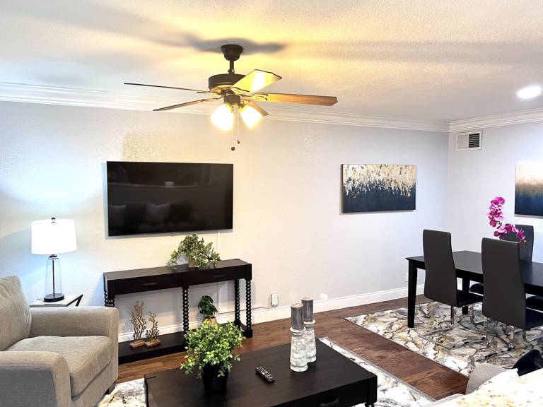 Family-oriented vacation home with pool | Pets are welcome — photo 2