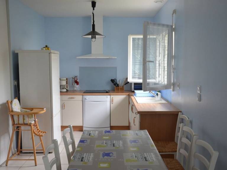 House with garden | Beach view — photo 2
