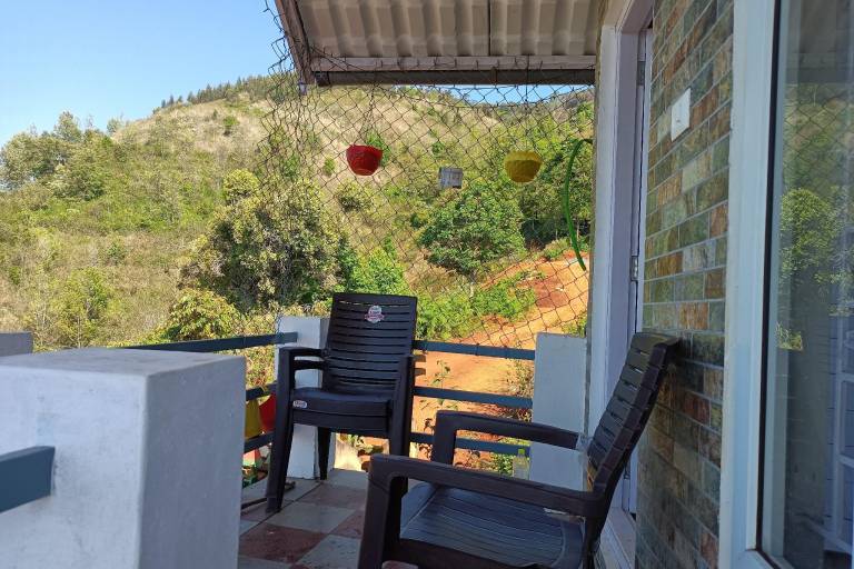Vacation home with barbecue & yard — photo 3